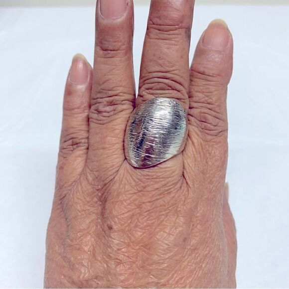 Costume Abstract Ring 1” Silver Tone Vintage Sz 8 Gorgeous - Picture 7 of 7